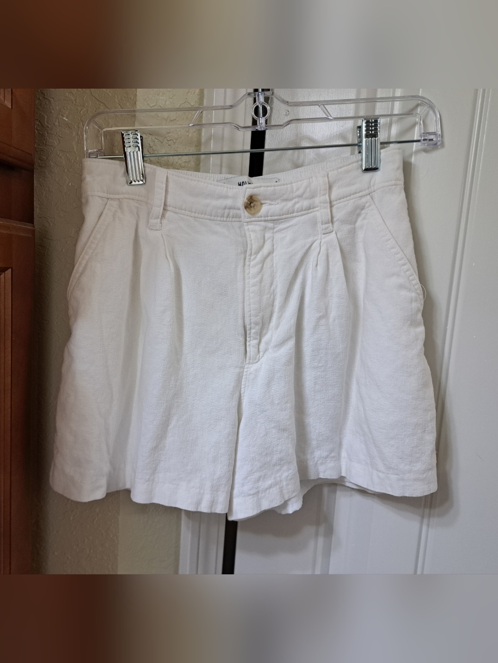 Women's Hollister White Livvy Ultra High Rise Linen Shorts Size Small